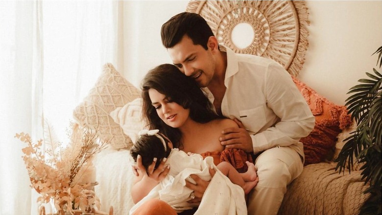 Aditya Narayan Treats Fans With Happy Family Pic With Wife Shweta Agarwal and Daughter Tvisha