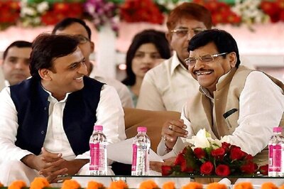 Shivpal Dials Nephew & SP Chief Akhilesh, Thanks Him For Taking Back Disqualification Plea