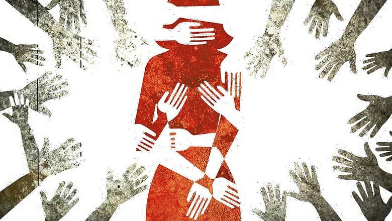 UP Woman Home guard Sexually Harassed, Beaten up by Bus Conductor
