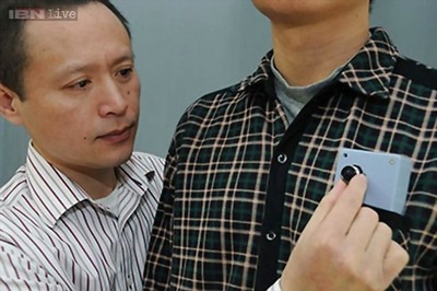 A new wearable device that helps visually impaired avoid collision