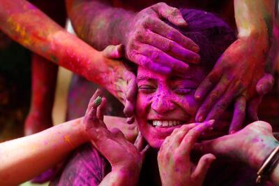 Holi 2017: Quick Tips To Have a Skin-friendly Festival This Year