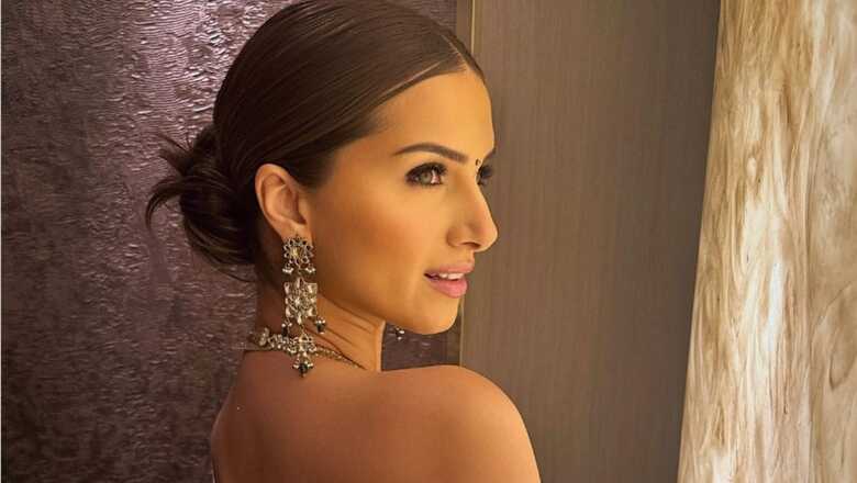 Sexy! Tara Sutaria Exudes Oomph In Sexy Backless Blouse As She Sizzles In A Saree, See Hot Photo