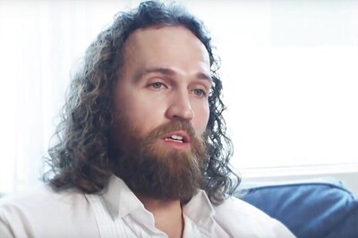 Watch: This Man Ties the Knot With His Smartphone