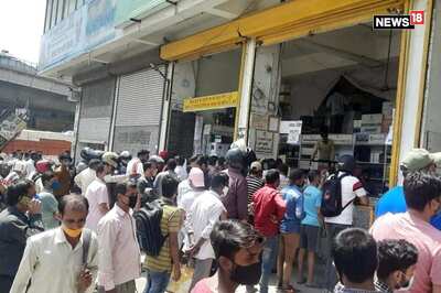 Liquor Buyers in Maharashtra Prefer Purchasing Across Counter Over Home Delivery: Report