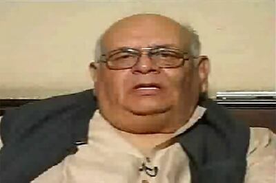 Arun Nehru cremated in New Delhi, Sonia's grandson performs last rites