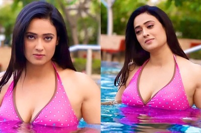 Shweta Tiwari Sends Temperatures Soaring in Plunging Pink Swimsuit; Check Out Her Sexy Pool Pics