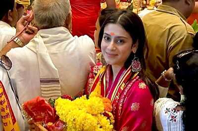 In Pics: Bigg Boss Fame Isha Malviya Seeks Blessings At Siddhivinayak Temple