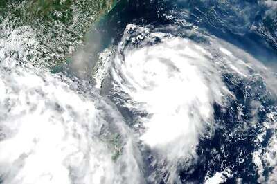 Typhoon brings heavy rain, winds to Shanghai, coastal China