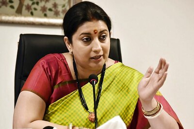 Mamata Dreaming of Forming Alliance With Congress, Says Smriti Irani in Kolkata