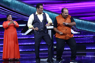 Dancing Uncle Sanjeev Srivastav Matches Steps With Salman Khan on Dus Ka Dum, See Pics