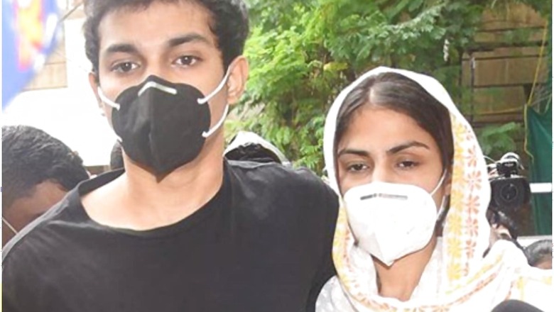 #Rhearaided Trends on Twitter After NCB Searches Rhea and Showik Chakraborty's Home