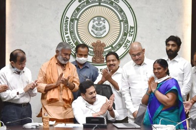Andhra CM Jagan Mohan Reddy Launches Welfare Sheme 'YSR Cheyutha' for Poor Women