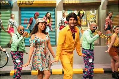 Urmila Matondkar Approves Kiara Advani's Rangeela Inspired Look in Indoo Ki Jawani