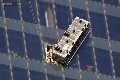 Window washers rescued after dangling at NYC's World Trade Center