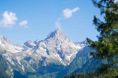 Do You Know Why Aeroplanes Avoid Flying Over The Himalayas? Read To Find Out