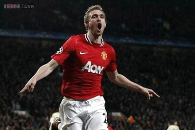 United midfielder Fletcher back for Scotland after illness