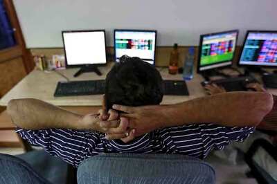 Sensex up 162 points, Nifty ends above 7800 on RBI rate cut