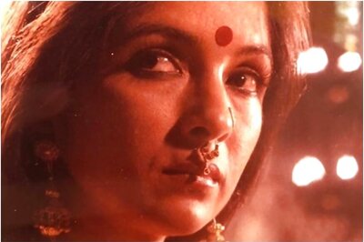 Neena Gupta Shares Throwback Pic from Sanskrit Film Bhagwath Geeta Sets
