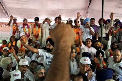 'Betrayed' by Modi government, Defence veterans reject Centre's OROP, dig in their heels, to continue protests