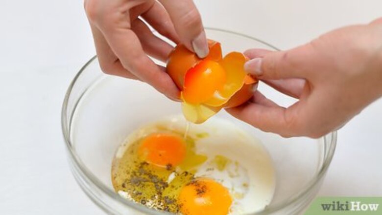 How to Make Scrambled Eggs Benedict