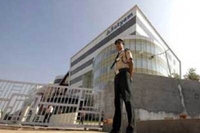 Larsen & Toubro frontrunner to buy Satyam