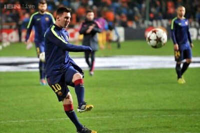 Lionel Messi treble sets Champions League goals record