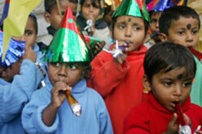 Street kids enjoy X'mas in luxury hotel