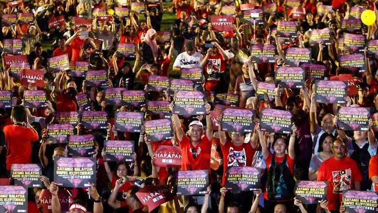 Thousands Rally in Malaysia to Oust Premier Najib Razak