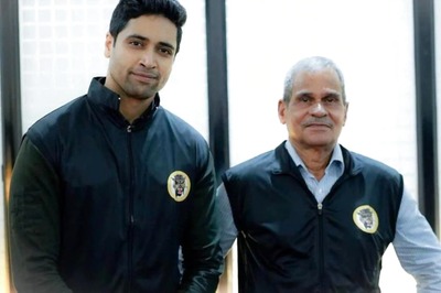 Actor Adivi Sesh Meets Major Sandeep Unnikrishnan’s Parents
