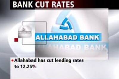 Four public sector banks cut lending rates