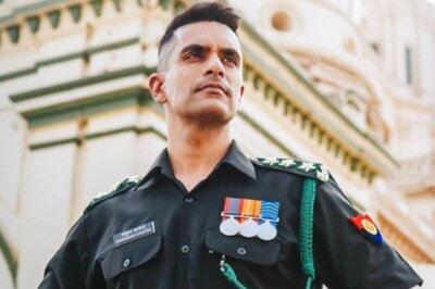 Angad Bedi Shares BTS Pic from 'Gunjan Saxena' With Janhvi Kapoor, Director Sharan Sharma