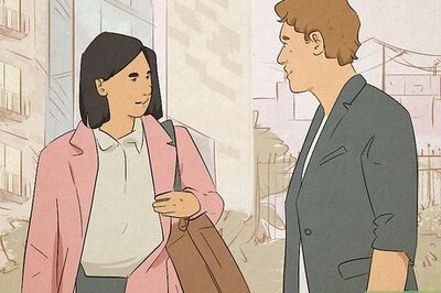 How to Tell If Your Married Boss Likes You Romantically