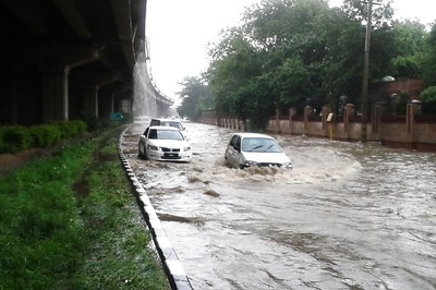 Massive Rains Cause Huge Traffic in Delhi
