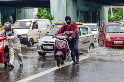 Rain Lashes Parts of Delhi, Causes Traffic Snarls and Waterlogging