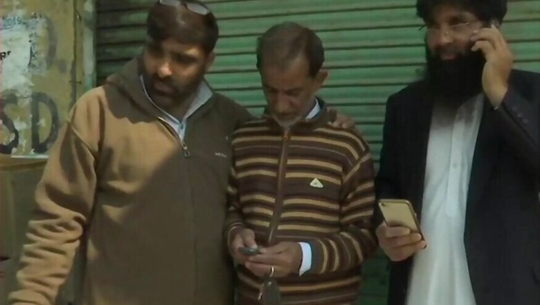 Kashmir Residents Flock Banihal to Use Internet, Convert Prepaid SIM Cards to Postpaid