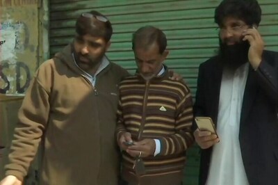 Kashmir Residents Flock Banihal to Use Internet, Convert Prepaid SIM Cards to Postpaid