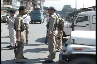 Terrorists target police station in Srinagar