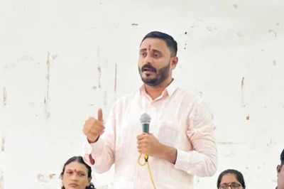 'Beautiful Girls Prefer Jobholders, Not Farmers' Sons': Maharashtra MLA Faces Backlash Over Controversial Remarks