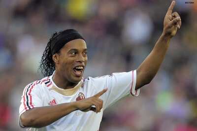 Ronaldinho to stay, confirms AC Milan