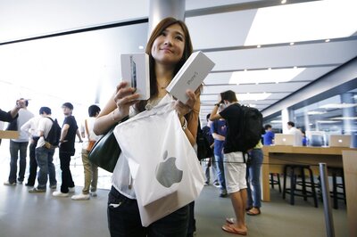 Apple iPhone 5 launch draws fans worldwide