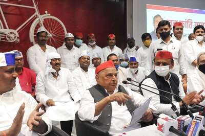 Mulayam Singh Yadav's Surprise Visit to SP Office in Lucknow Enthuse Workers