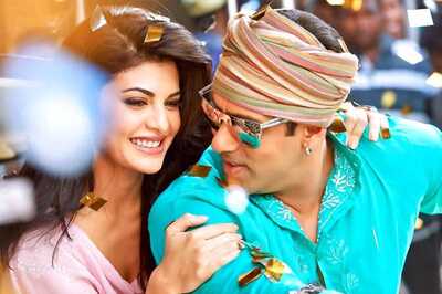 Salman Khan Bats For Jacqueline Fernandez's Performance In 'Ek Do Teen' Remake; See Tweet