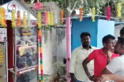 In Kanyakumari, This Group Of Friends Gives Free Clothing And Food To Poor