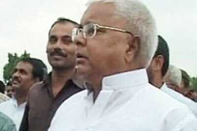 Lalu slams Nitish for failing to tackle Maoists