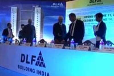 Big investors swarm DLF IPO