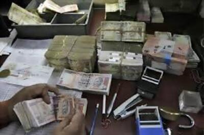 Rupee posts first weekly drop in five on rising dollar demand