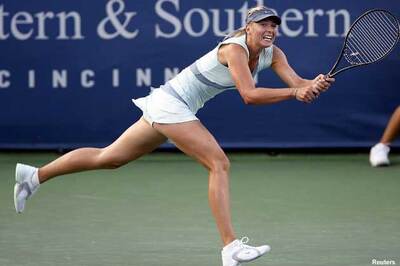 Sharapova beats Kuznetsova at Cincinnati