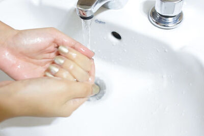 How to Apply Foundation and Concealer Correctly