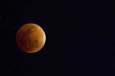 'Super blood moon' shines bright in North America