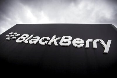 BlackBerry shifts focus to software as smartphone sales slump